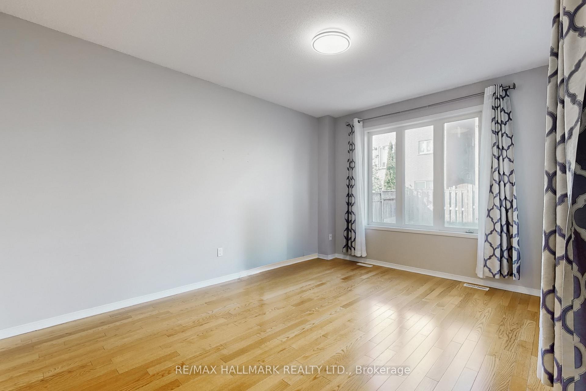 Photo 4 of 18 Catalpa Crescent, Vaughan, Patterson — HOMEH