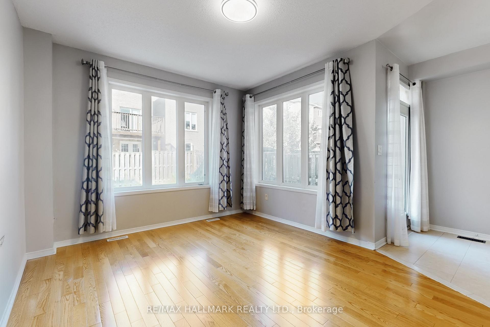 Photo 5 of 18 Catalpa Crescent, Vaughan, Patterson — HOMEH