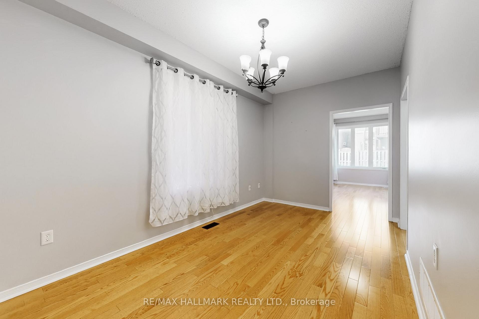 Photo 7 of 18 Catalpa Crescent, Vaughan, Patterson — HOMEH