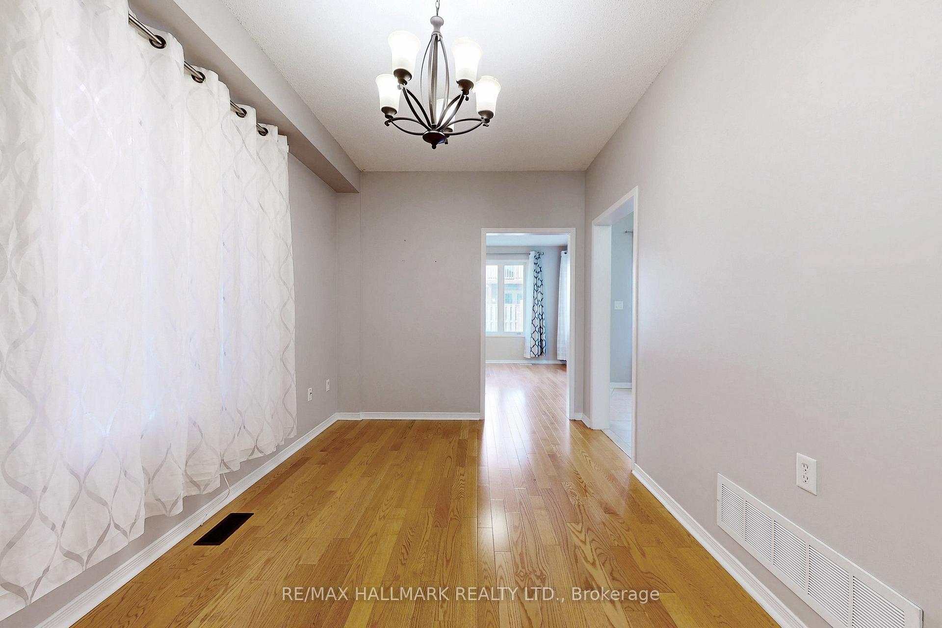 Photo 8 of 18 Catalpa Crescent, Vaughan, Patterson — HOMEH