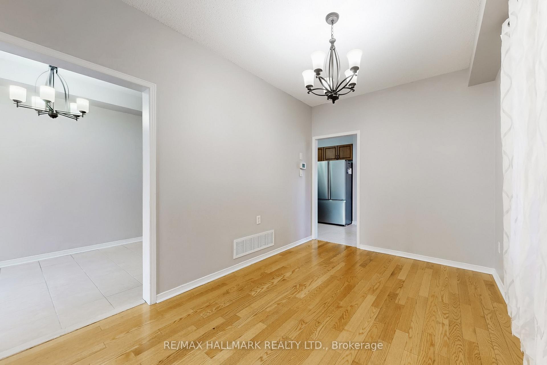 Photo 9 of 18 Catalpa Crescent, Vaughan, Patterson — HOMEH