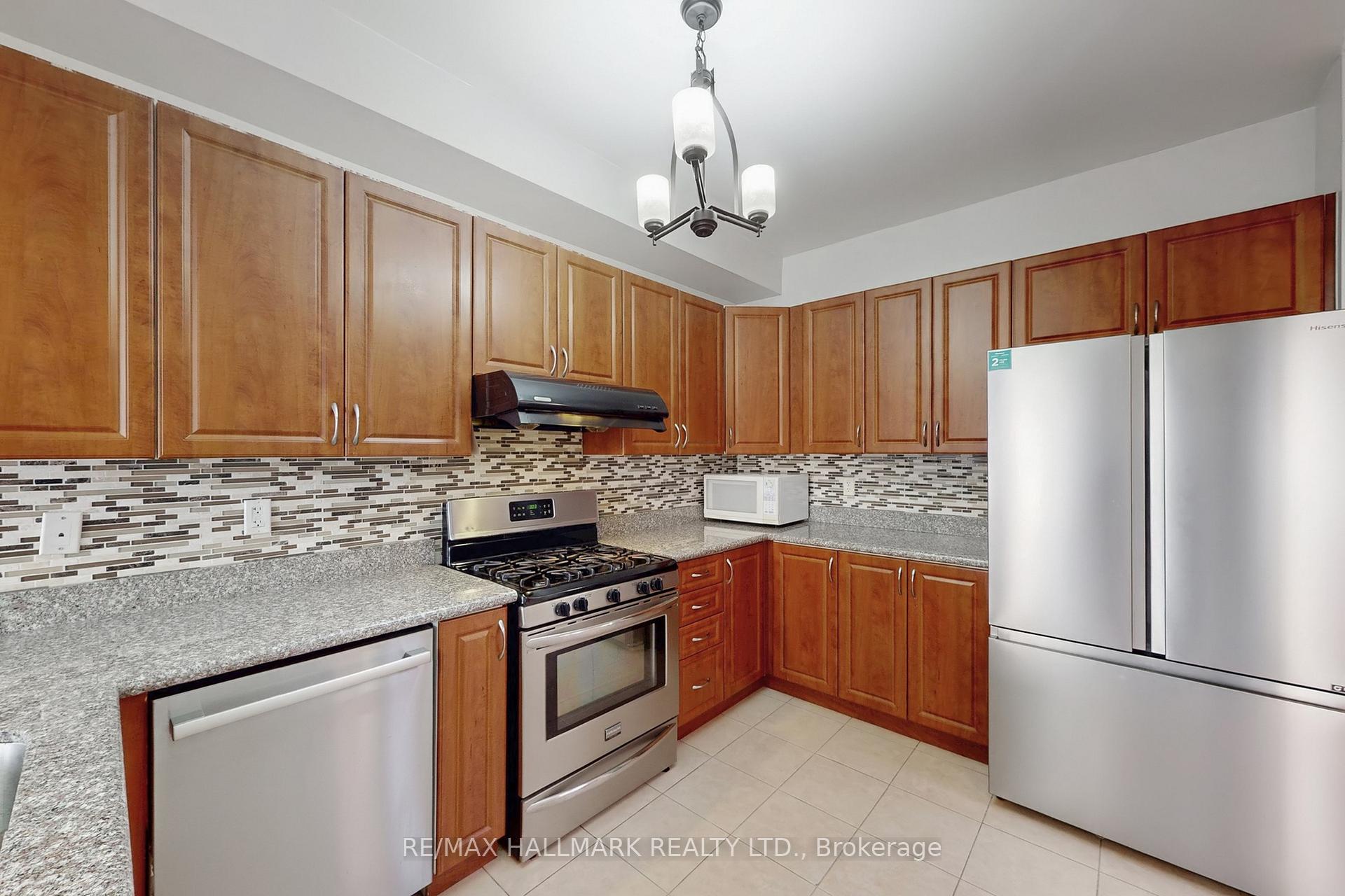 Photo 13 of 18 Catalpa Crescent, Vaughan, Patterson — HOMEH