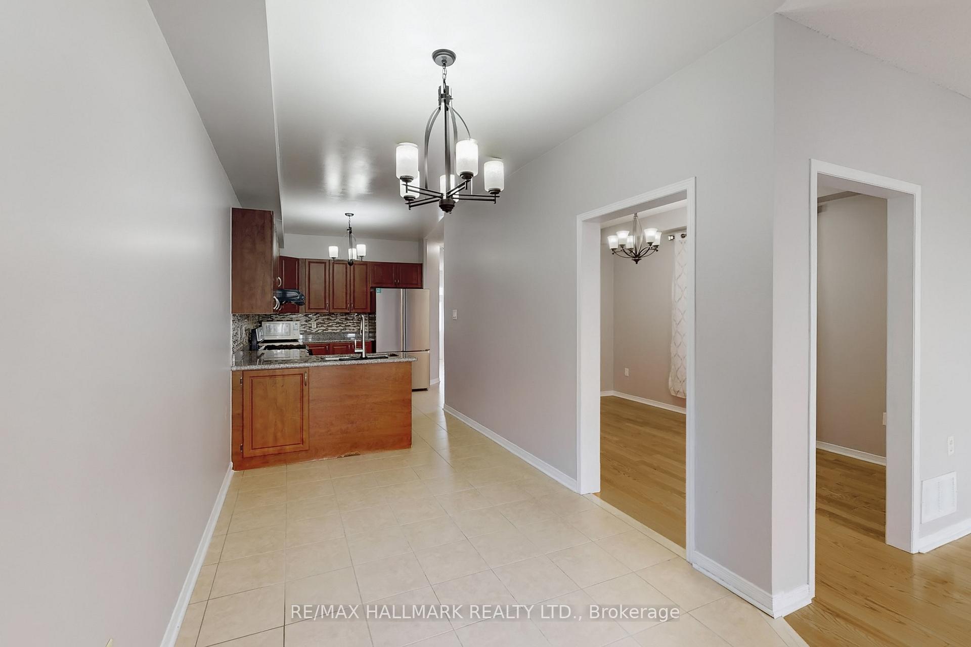Photo 14 of 18 Catalpa Crescent, Vaughan, Patterson — HOMEH