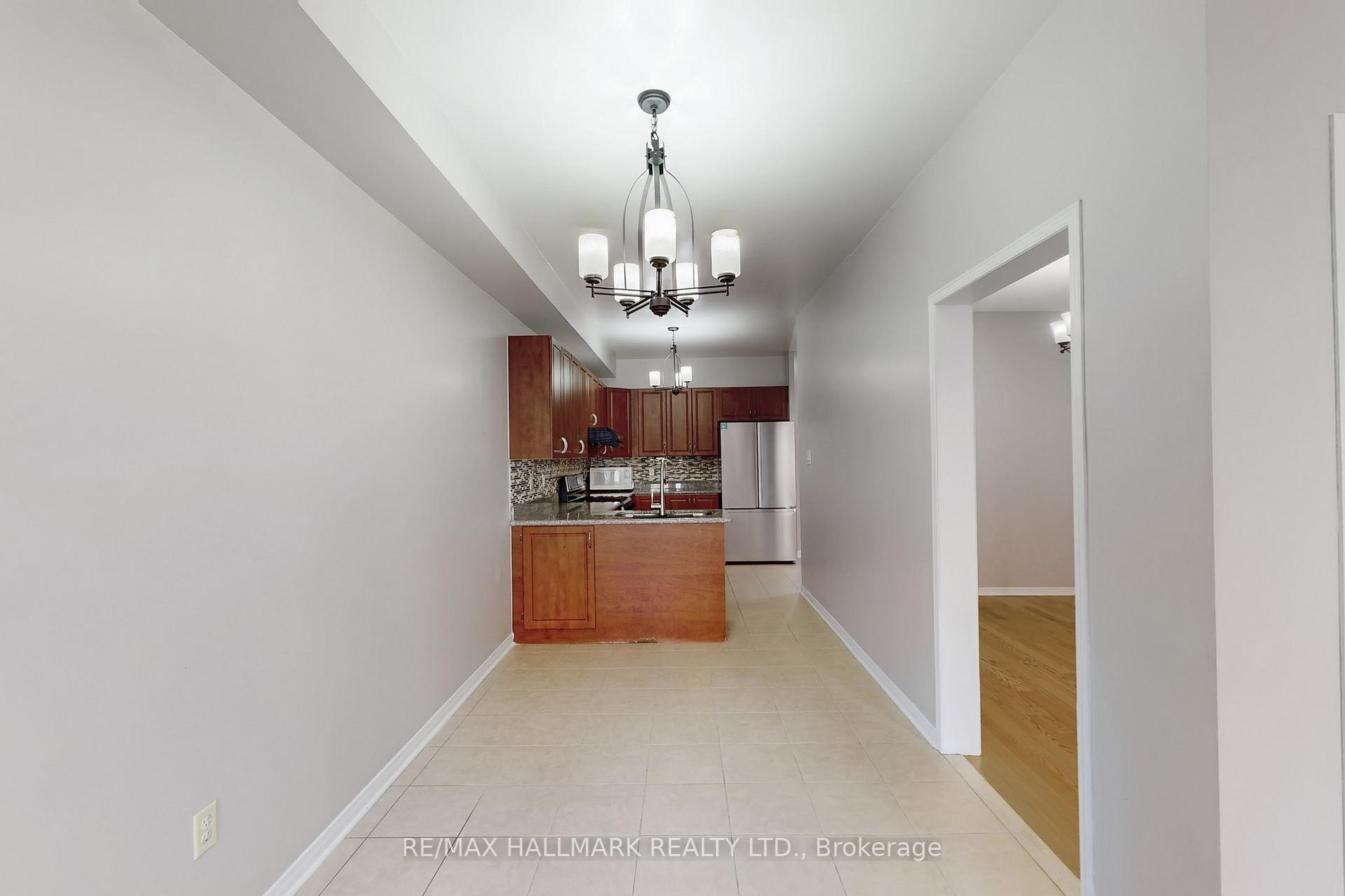 Photo 15 of 18 Catalpa Crescent, Vaughan, Patterson — HOMEH