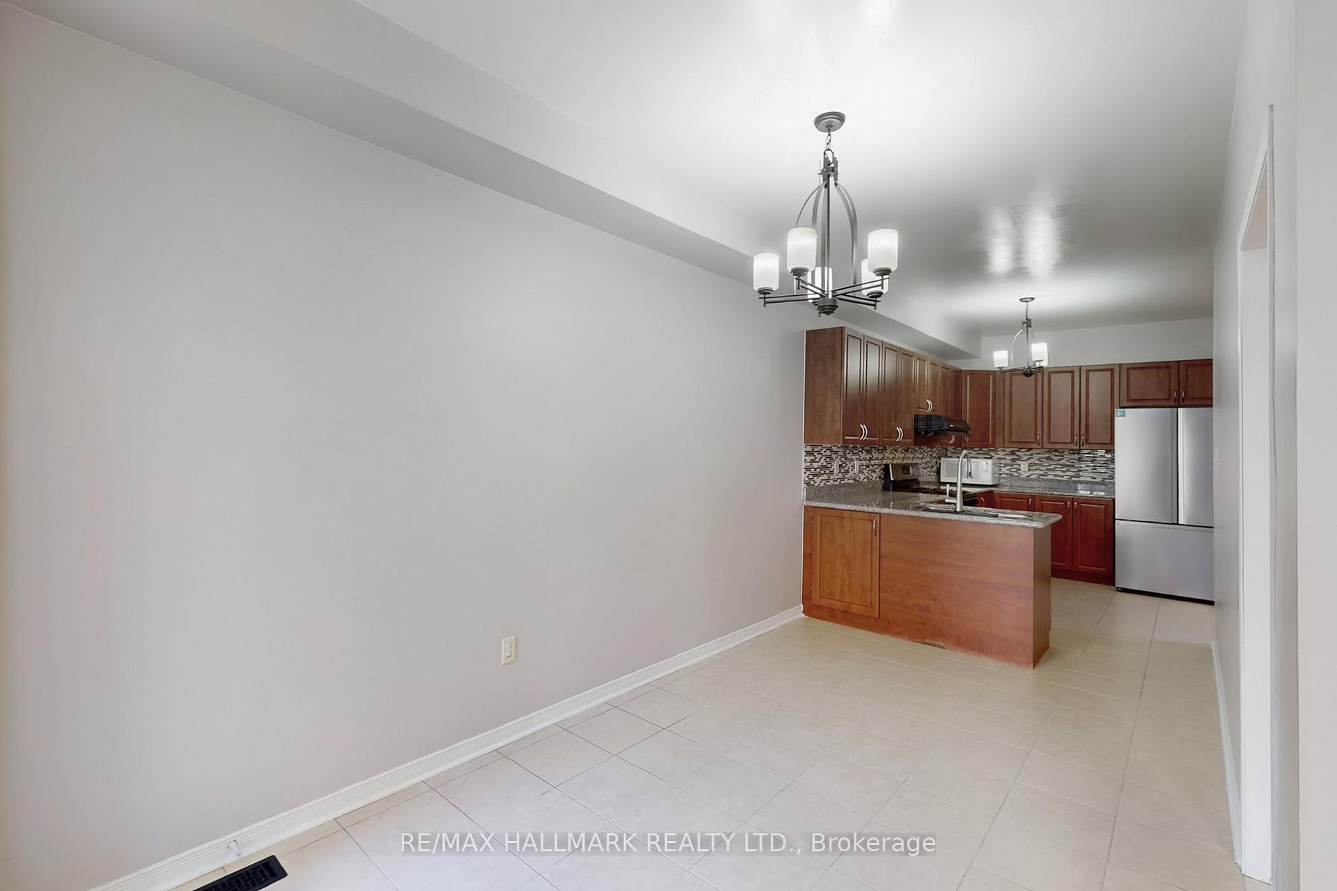 Photo 16 of 18 Catalpa Crescent, Vaughan, Patterson — HOMEH