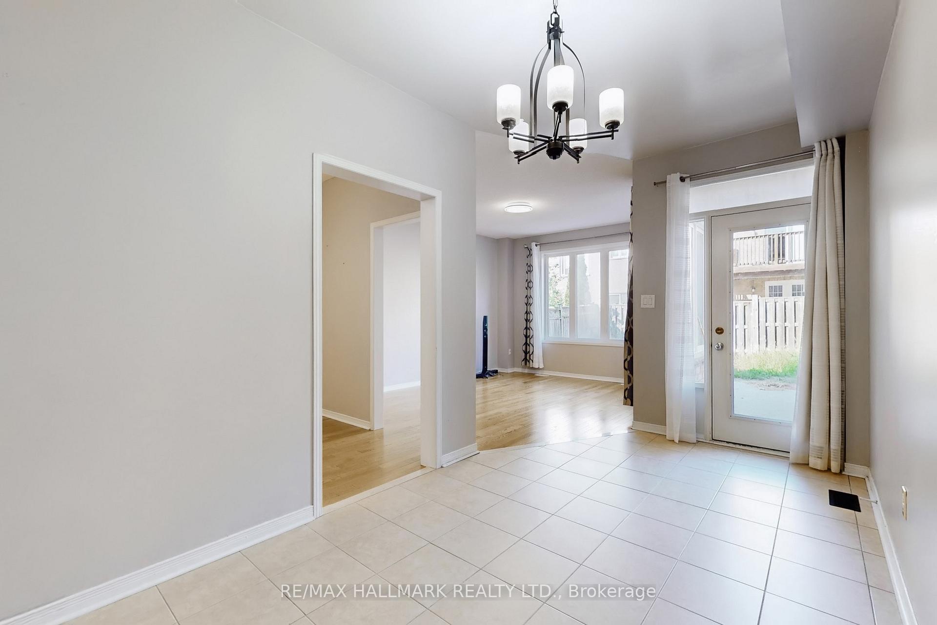 Photo 17 of 18 Catalpa Crescent, Vaughan, Patterson — HOMEH