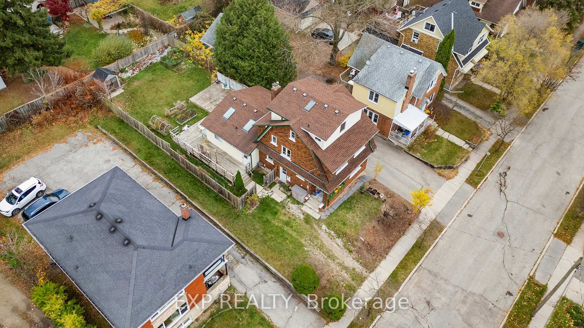 Photo 2 of 16 Dunbar Road N, Waterloo — HOMEH