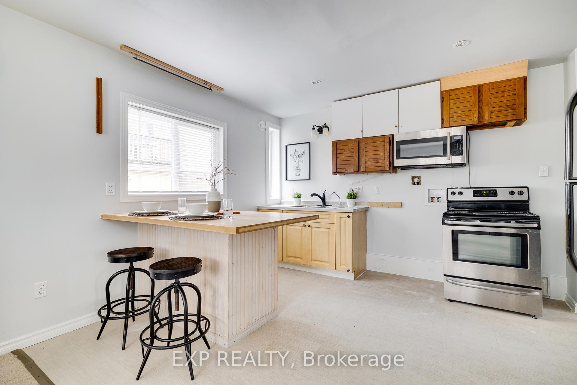 Photo 4 of 16 Dunbar Road N, Waterloo — HOMEH