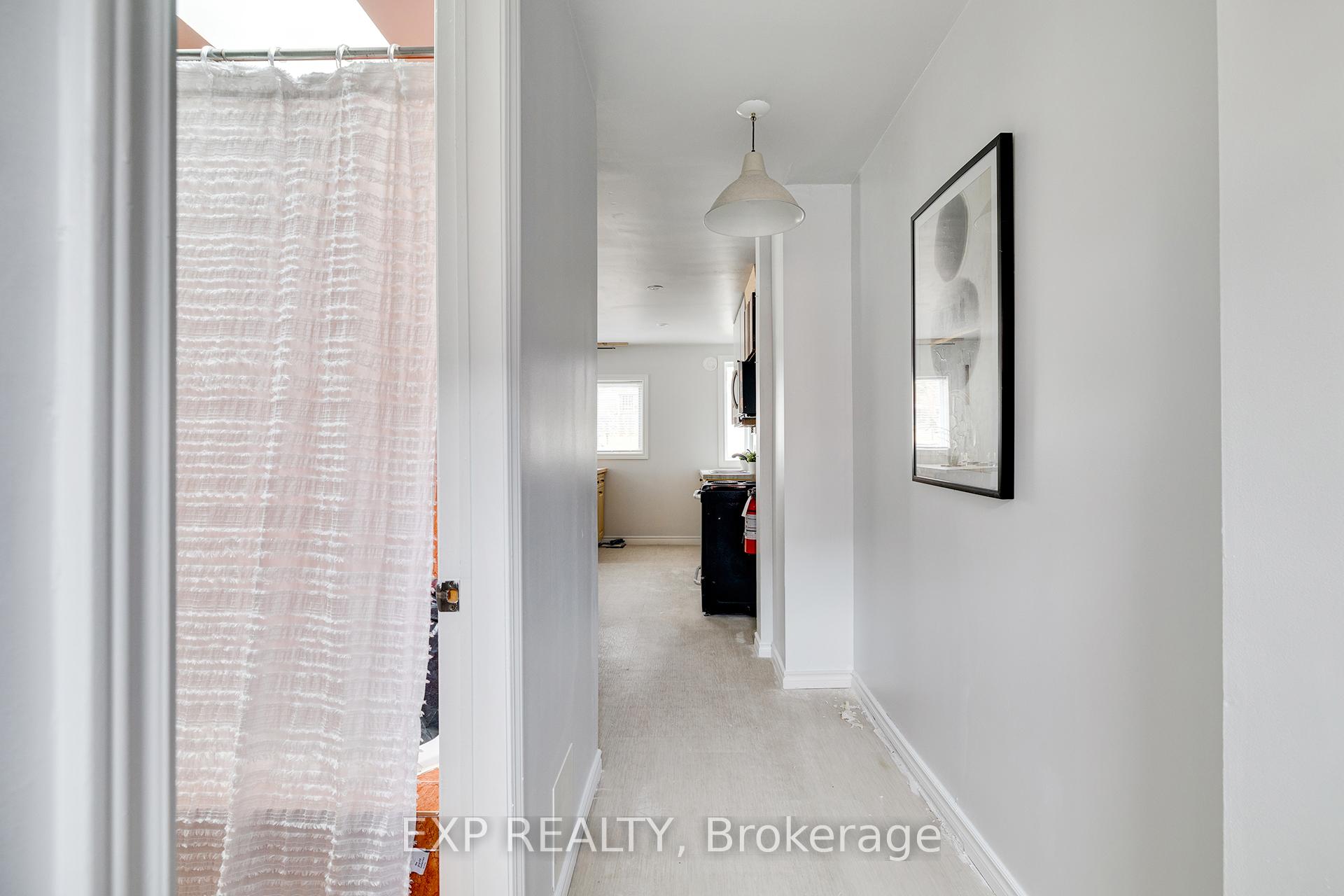 Photo 9 of 16 Dunbar Road N, Waterloo — HOMEH