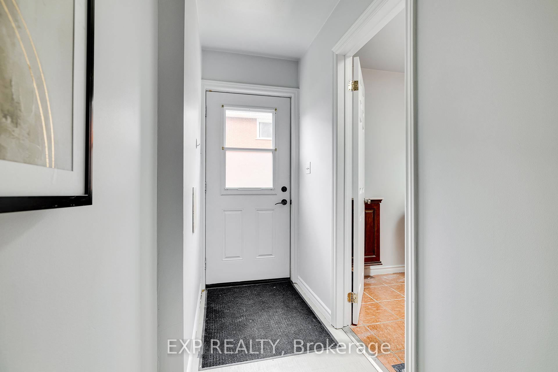 Photo 10 of 16 Dunbar Road N, Waterloo — HOMEH