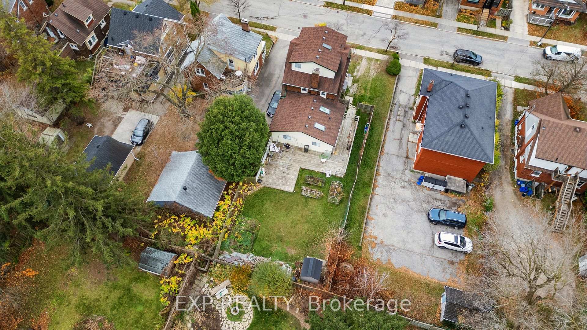 Photo 12 of 16 Dunbar Road N, Waterloo — HOMEH