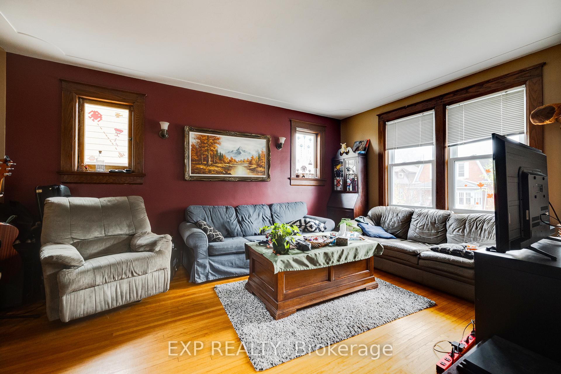 Photo 15 of 16 Dunbar Road N, Waterloo — HOMEH