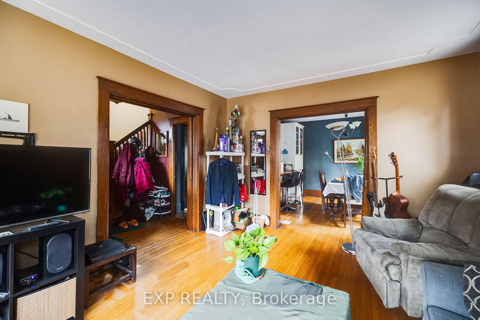Photo 16 of 16 Dunbar Road N, Waterloo — HOMEH