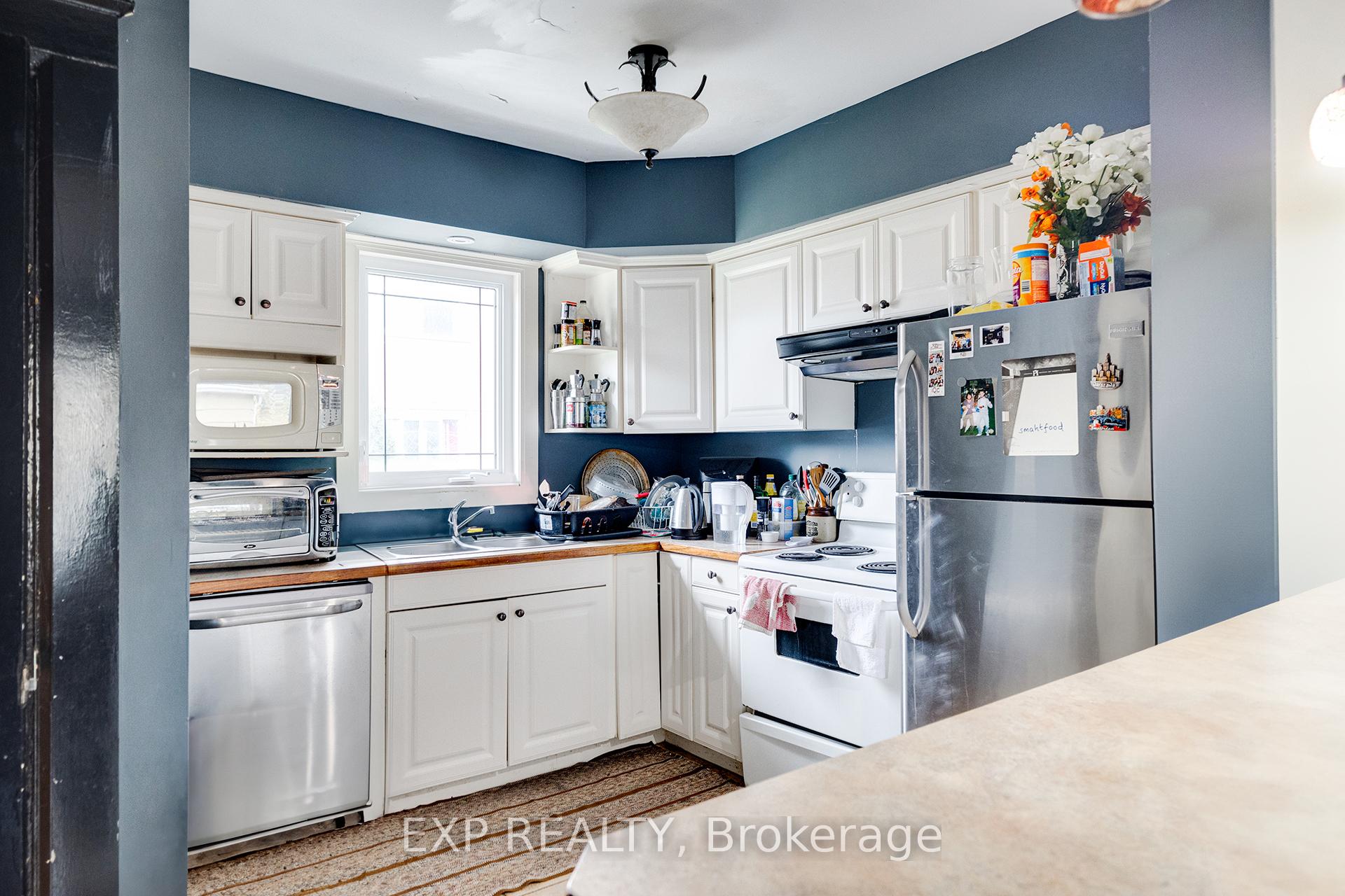 Photo 18 of 16 Dunbar Road N, Waterloo — HOMEH
