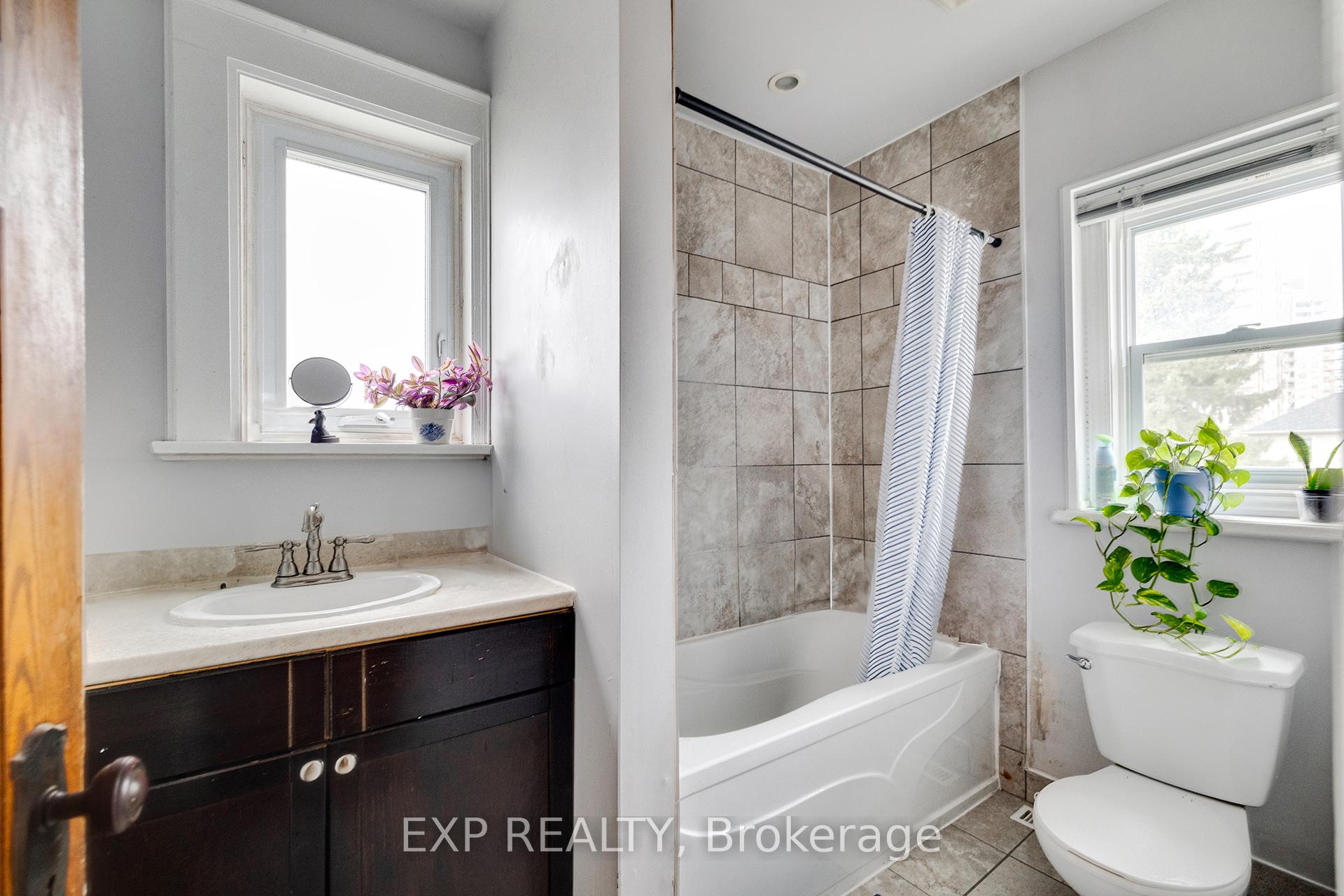 Photo 19 of 16 Dunbar Road N, Waterloo — HOMEH
