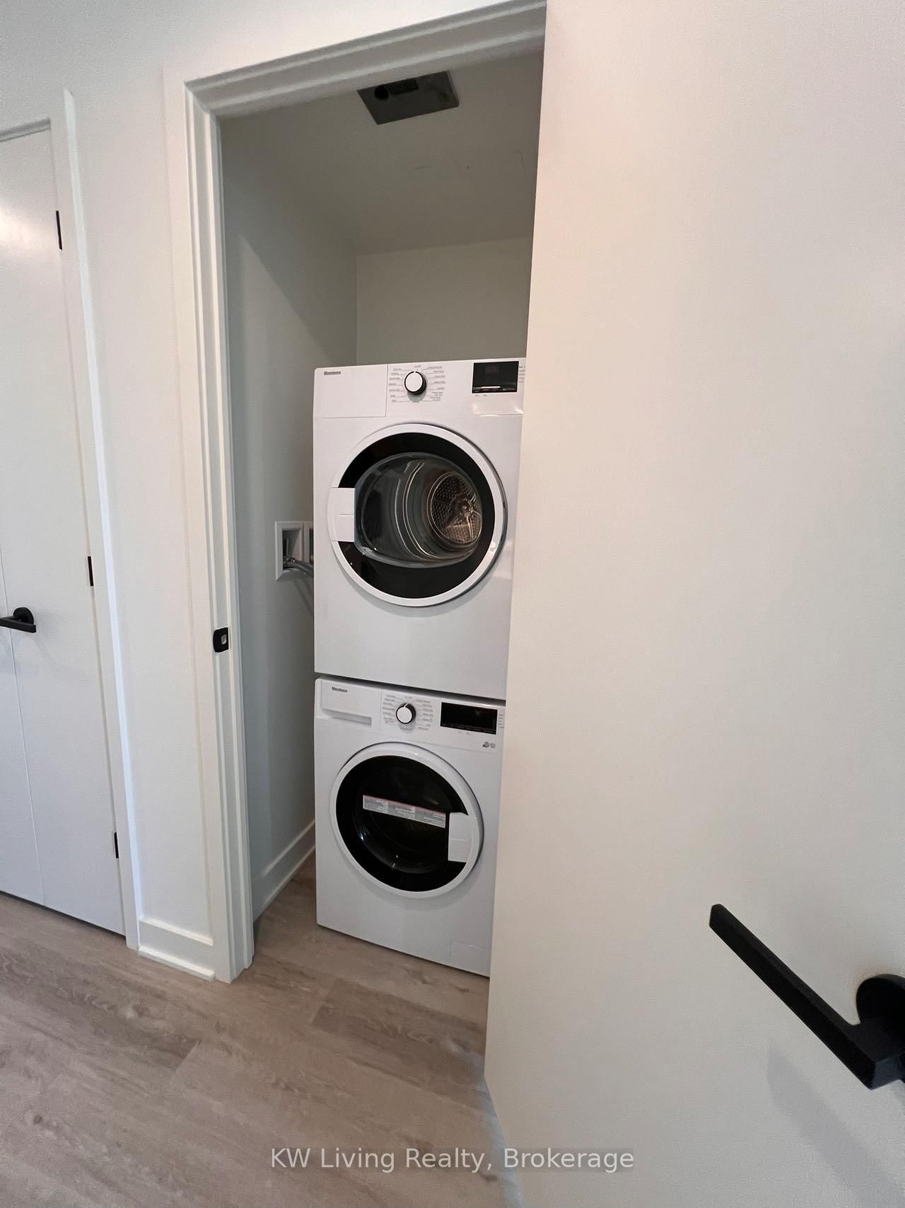 Photo 6 of Unit 4210, 55 Charles St E, Toronto, Church-Yonge Corridor — HOMEH