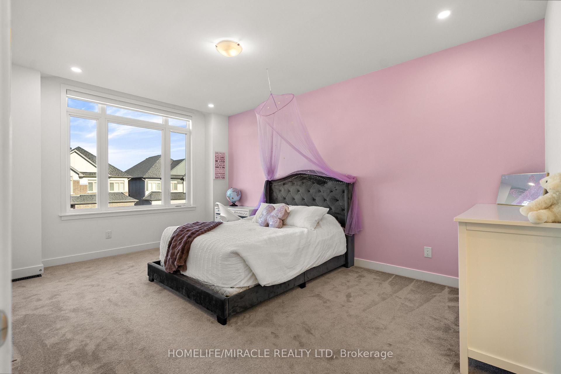 Photo 36 of 616 Kenabeek Terrace E, Ottawa, Riverside South/Gloucester Glen — HOMEH