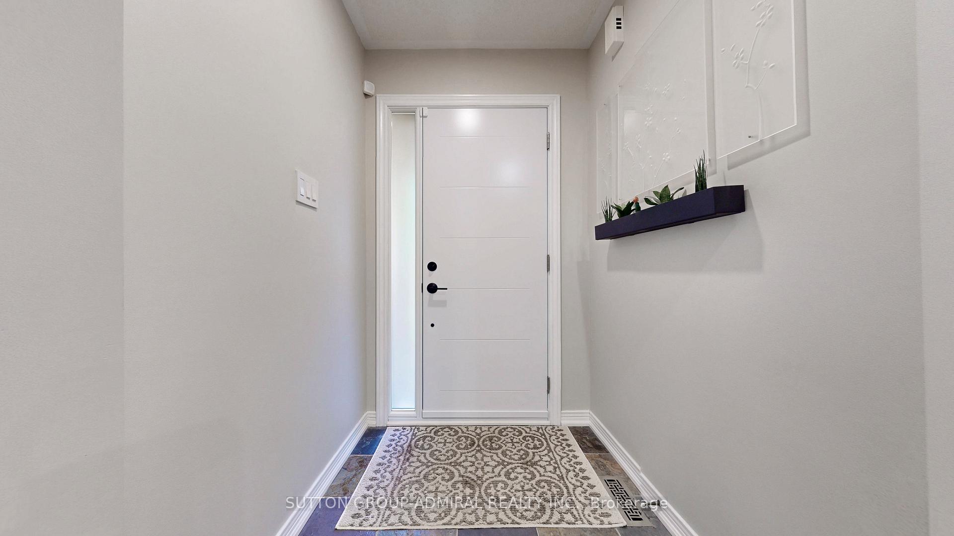 Photo 3 of 215 Brickstone Circle, Vaughan, Brownridge — HOMEH