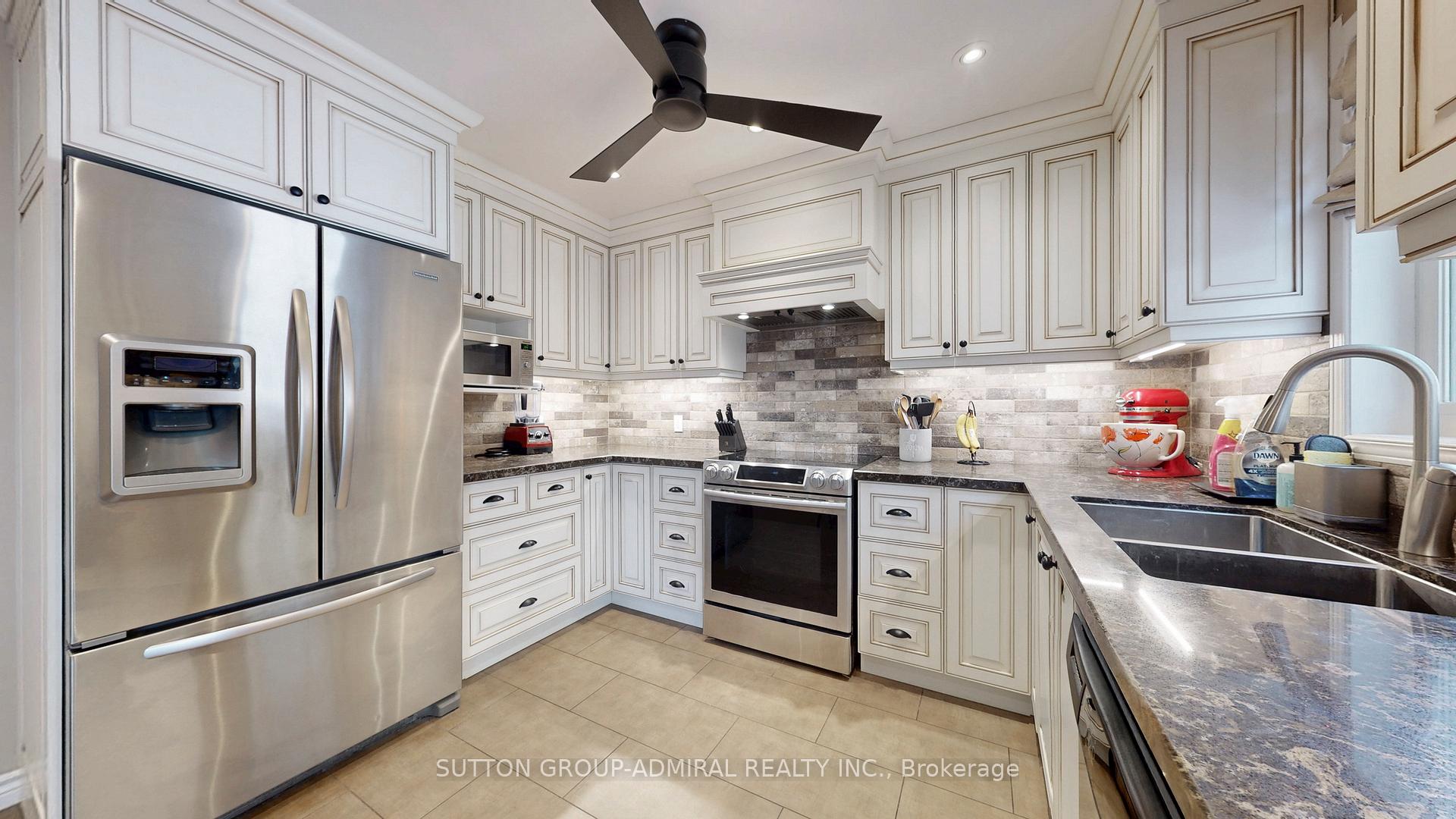 Photo 8 of 215 Brickstone Circle, Vaughan, Brownridge — HOMEH