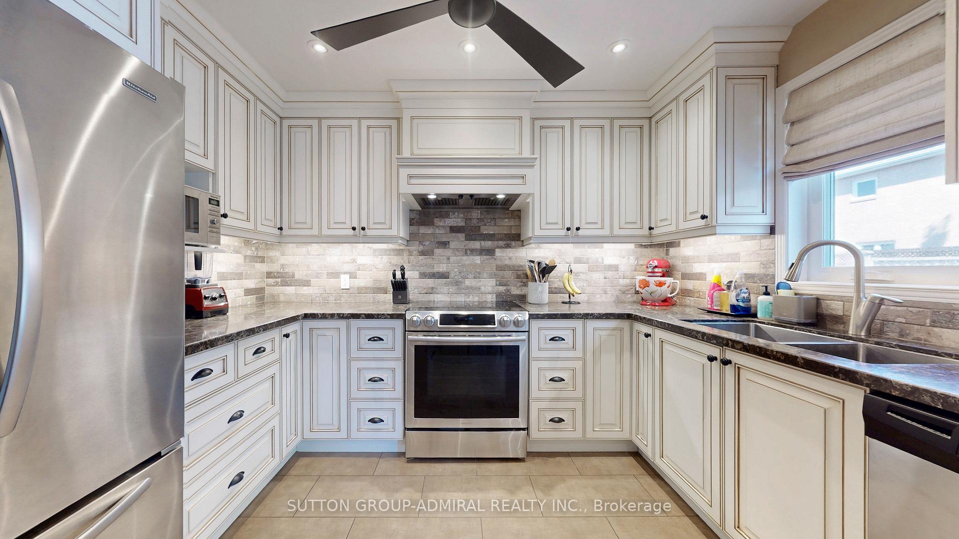 Photo 9 of 215 Brickstone Circle, Vaughan, Brownridge — HOMEH