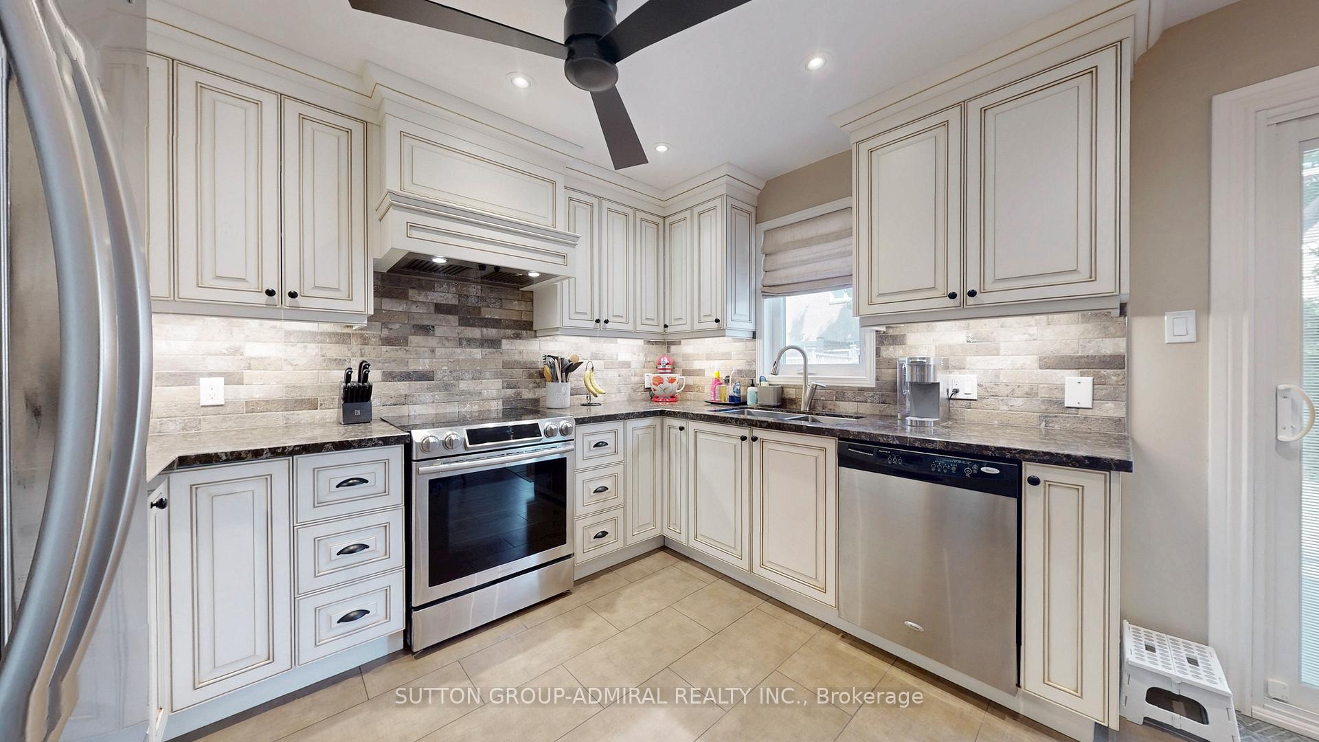 Photo 10 of 215 Brickstone Circle, Vaughan, Brownridge — HOMEH