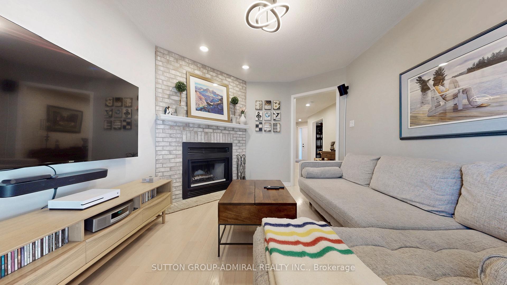 Photo 13 of 215 Brickstone Circle, Vaughan, Brownridge — HOMEH