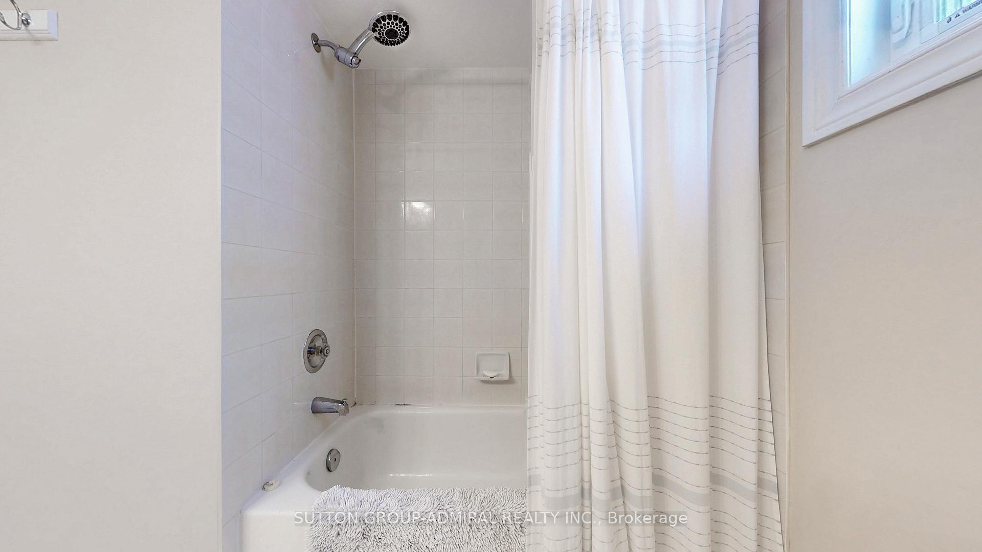 Photo 32 of 215 Brickstone Circle, Vaughan, Brownridge — HOMEH