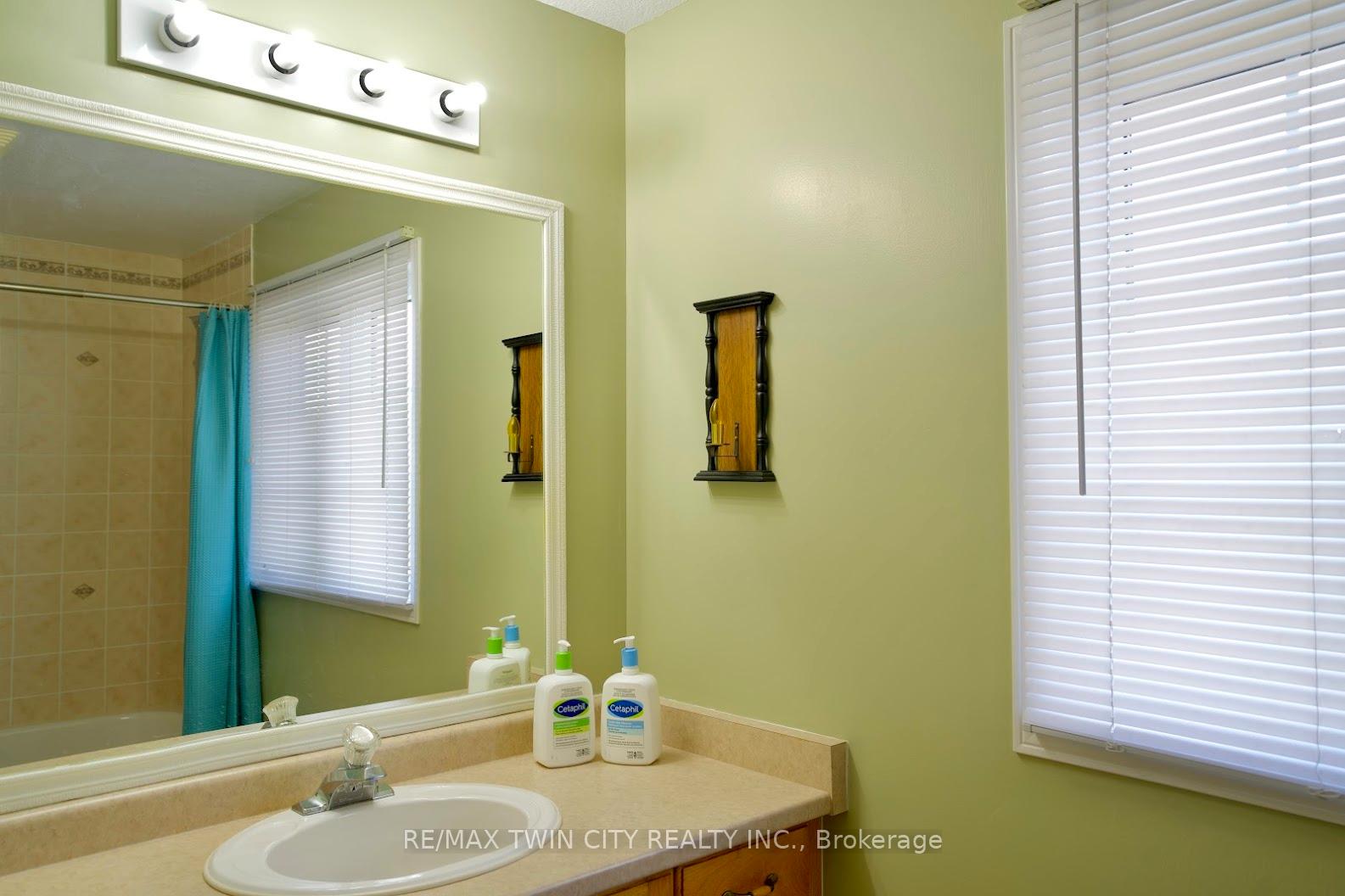 Photo 13 of 601 Mountain Maple Avenue, Waterloo — HOMEH