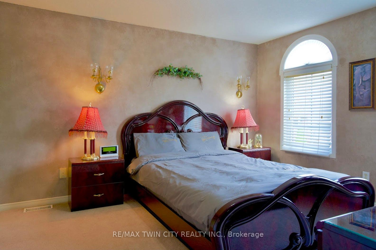 Photo 14 of 601 Mountain Maple Avenue, Waterloo — HOMEH