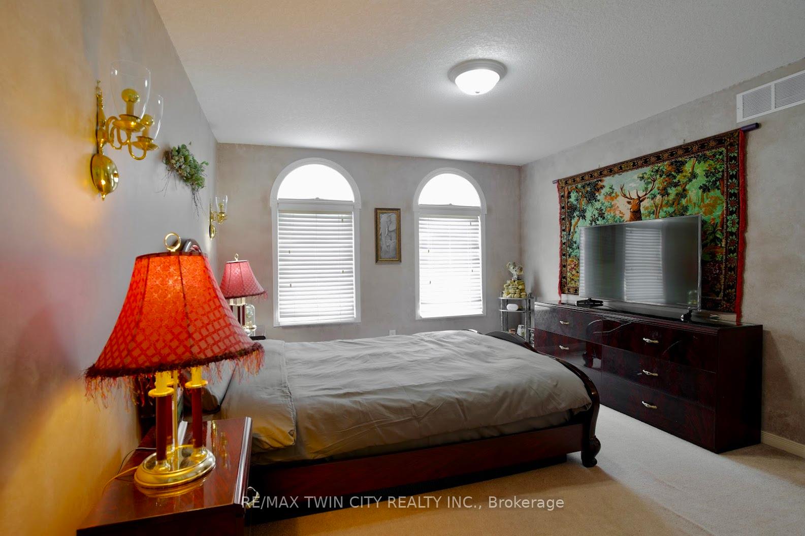 Photo 15 of 601 Mountain Maple Avenue, Waterloo — HOMEH