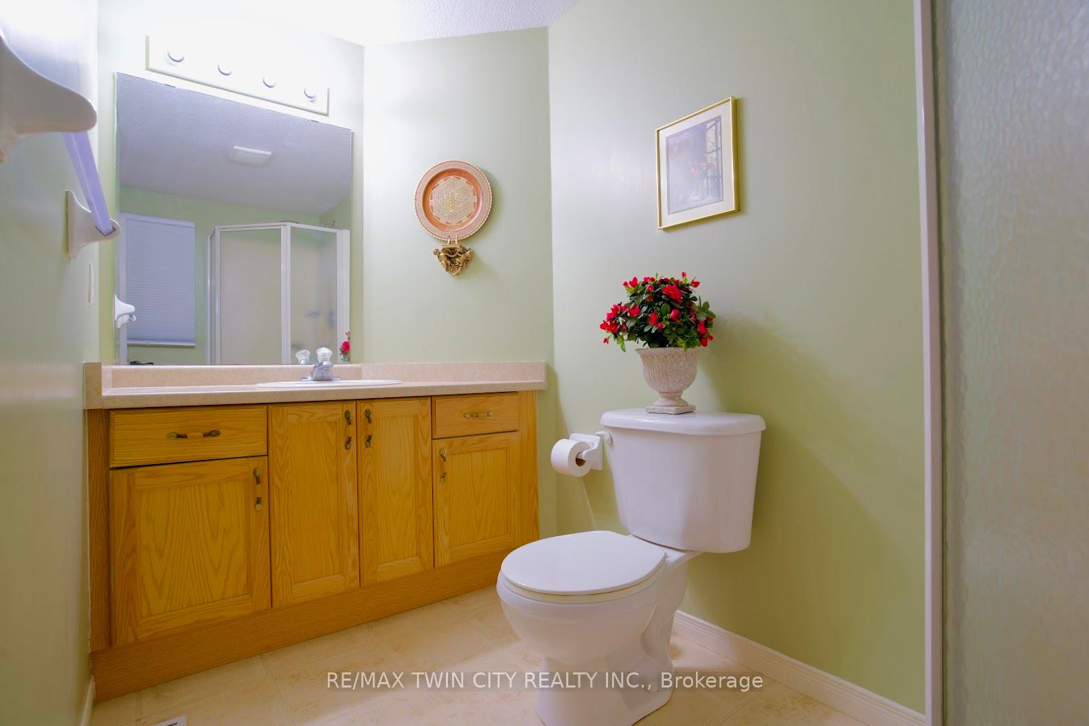 Photo 16 of 601 Mountain Maple Avenue, Waterloo — HOMEH