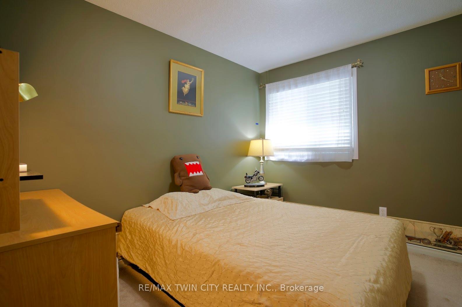Photo 17 of 601 Mountain Maple Avenue, Waterloo — HOMEH