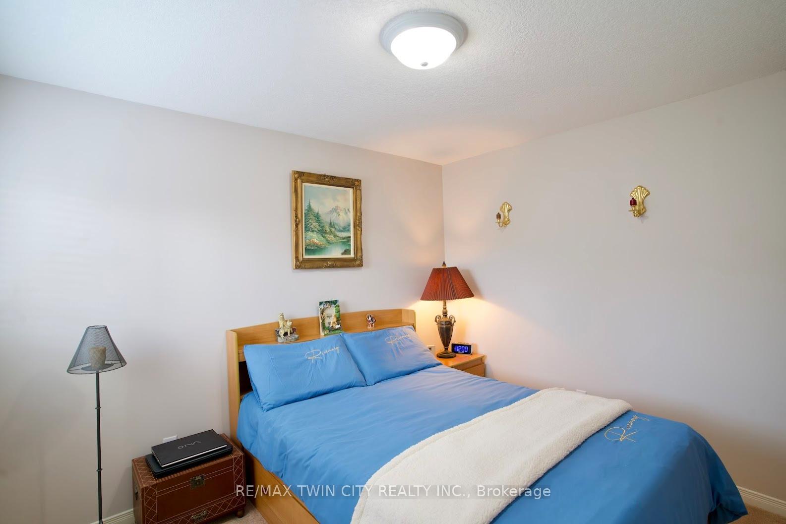 Photo 20 of 601 Mountain Maple Avenue, Waterloo — HOMEH