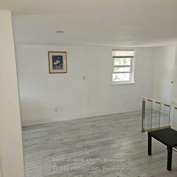 Photo 2 of Unit 2, 64 Wellington Street E, Aurora, Aurora Village — HOMEH