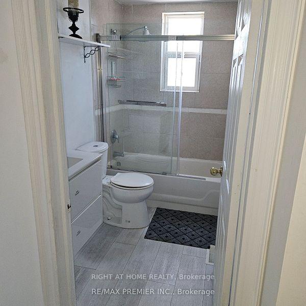 Photo 4 of Unit 2, 64 Wellington Street E, Aurora, Aurora Village — HOMEH
