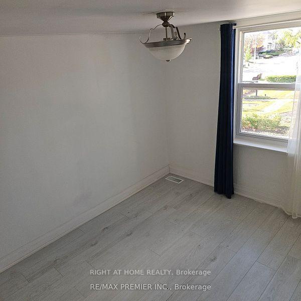 Photo 5 of Unit 2, 64 Wellington Street E, Aurora, Aurora Village — HOMEH