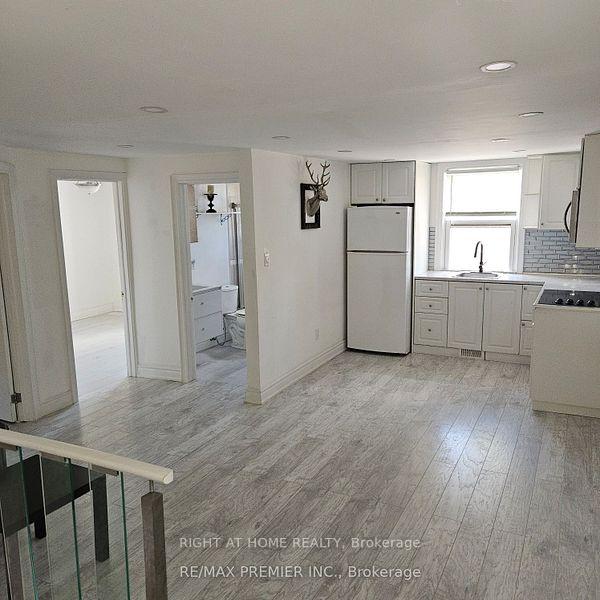 Photo 9 of Unit 2, 64 Wellington Street E, Aurora, Aurora Village — HOMEH