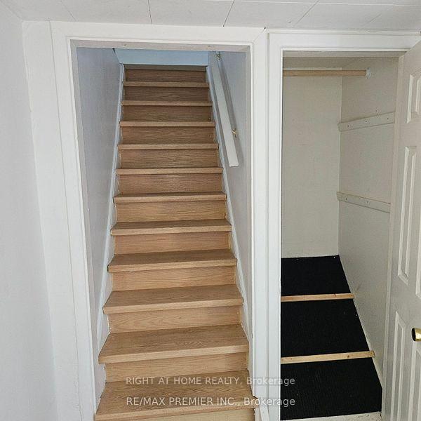 Photo 7 of Unit 2, 64 Wellington Street E, Aurora, Aurora Village — HOMEH