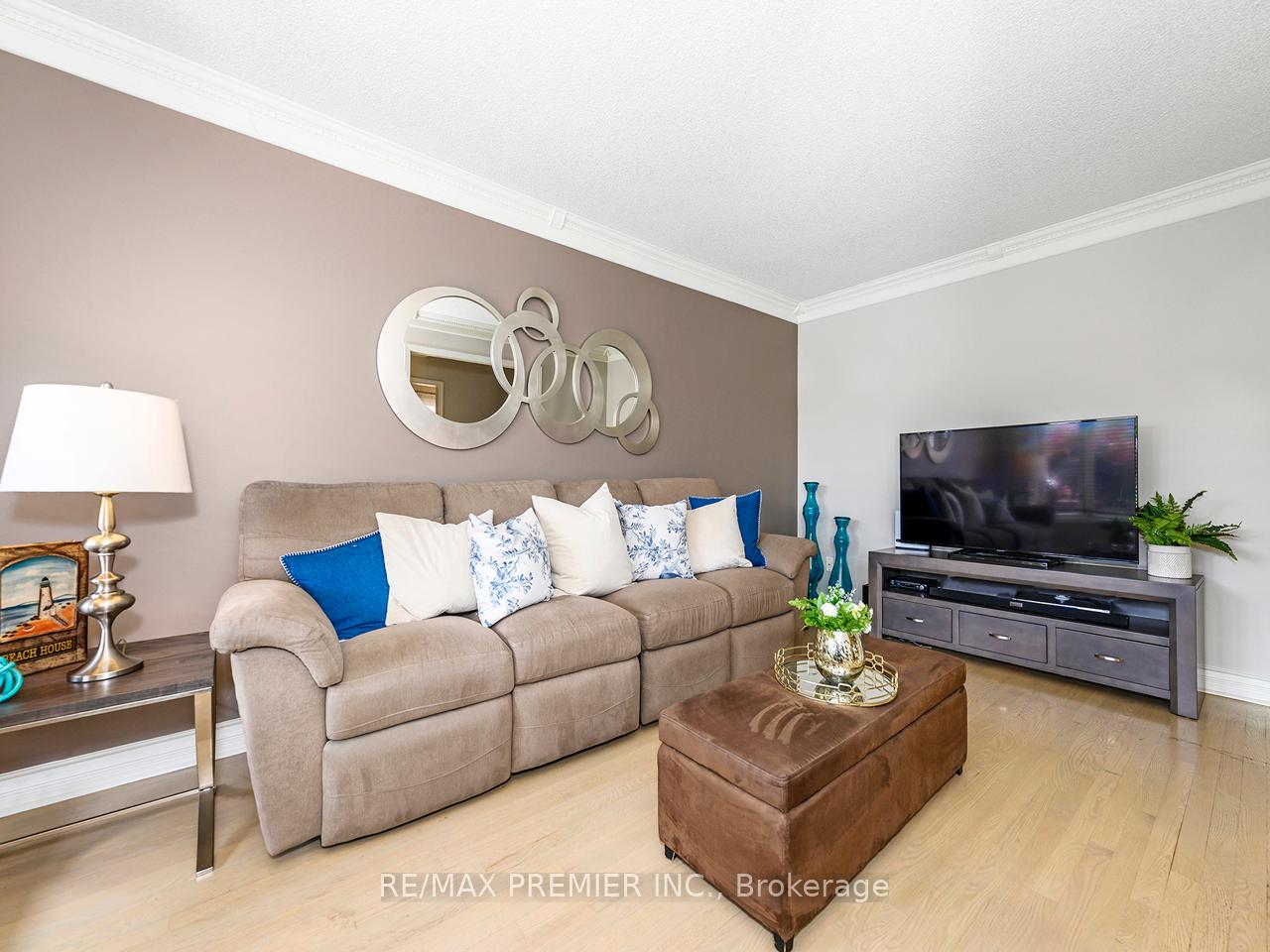 Photo 6 of 129 View North Court, Vaughan, West Woodbridge — HOMEH