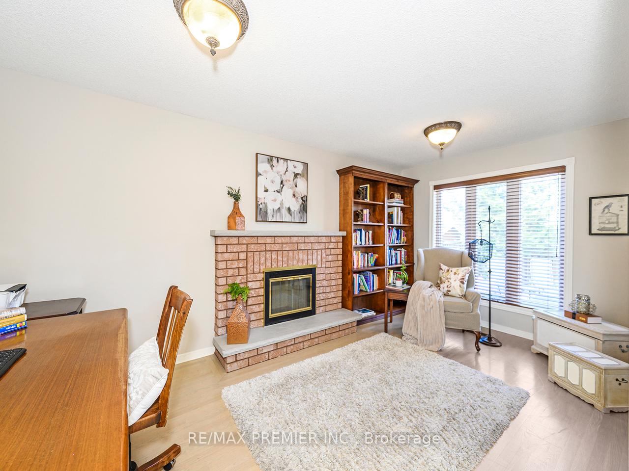 Photo 7 of 129 View North Court, Vaughan, West Woodbridge — HOMEH