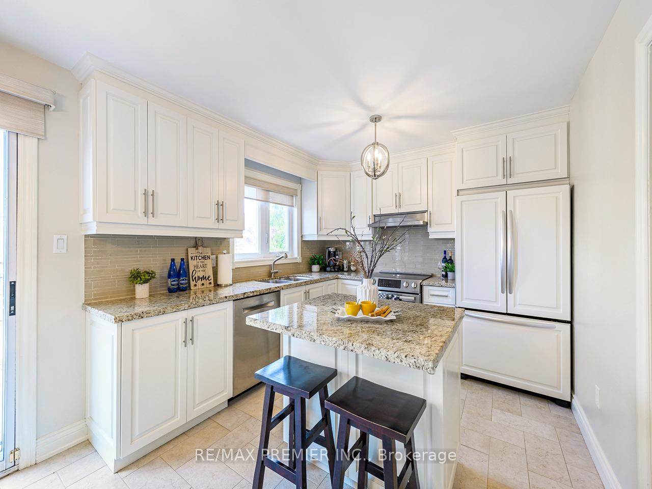 Photo 10 of 129 View North Court, Vaughan, West Woodbridge — HOMEH