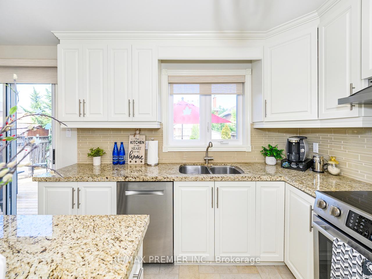 Photo 11 of 129 View North Court, Vaughan, West Woodbridge — HOMEH