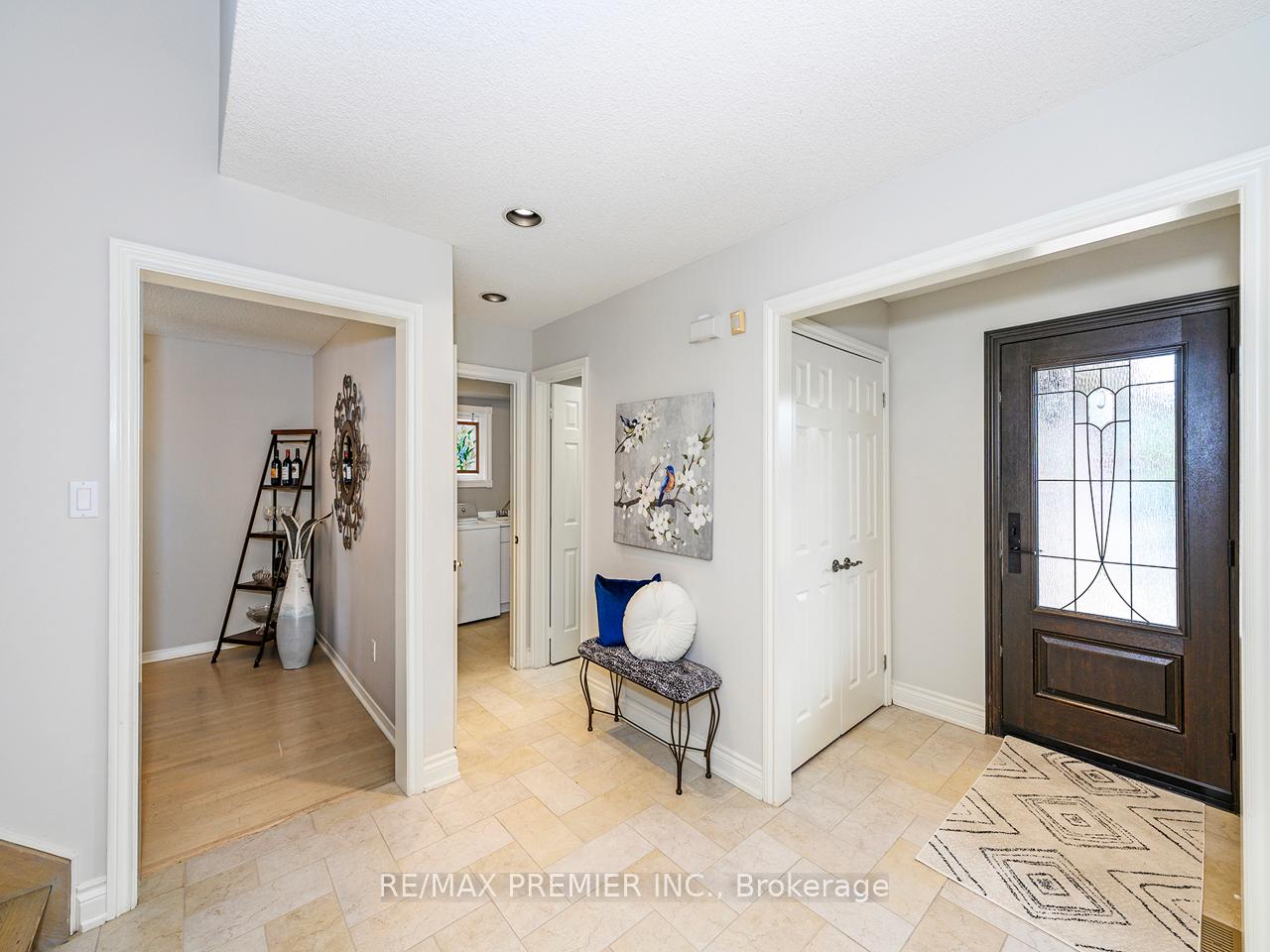 Photo 13 of 129 View North Court, Vaughan, West Woodbridge — HOMEH
