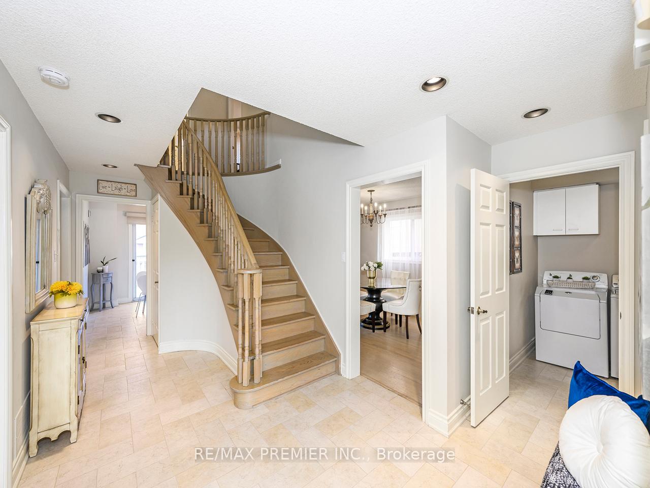 Photo 14 of 129 View North Court, Vaughan, West Woodbridge — HOMEH