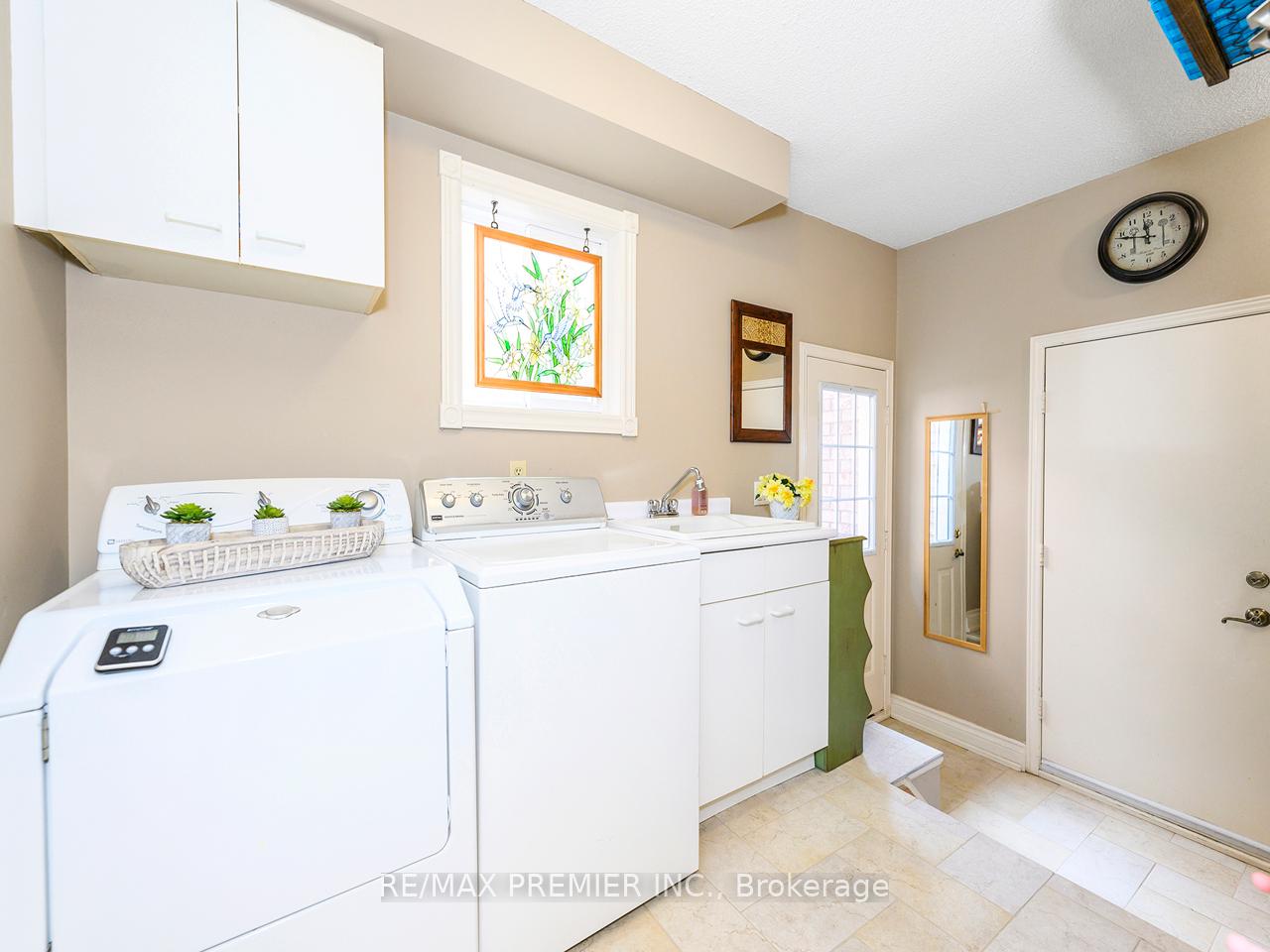Photo 15 of 129 View North Court, Vaughan, West Woodbridge — HOMEH