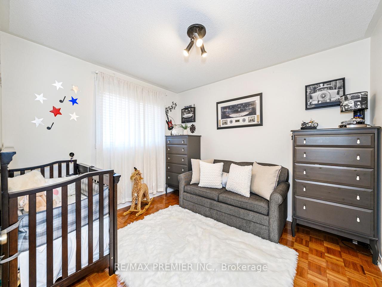 Photo 19 of 129 View North Court, Vaughan, West Woodbridge — HOMEH