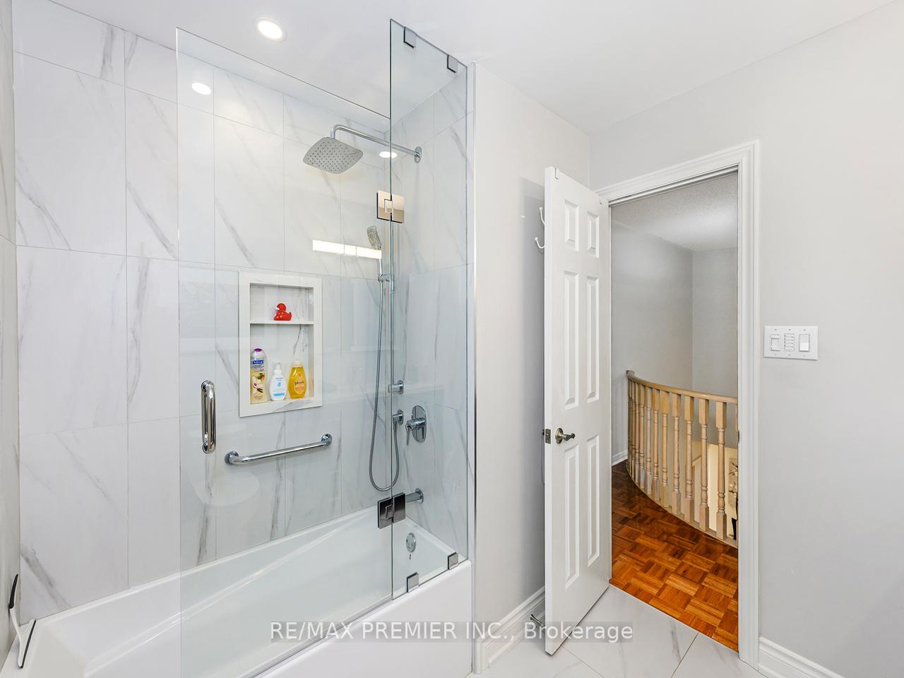 Photo 21 of 129 View North Court, Vaughan, West Woodbridge — HOMEH