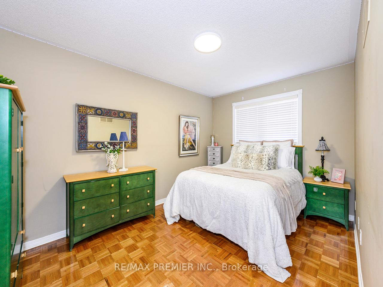 Photo 22 of 129 View North Court, Vaughan, West Woodbridge — HOMEH