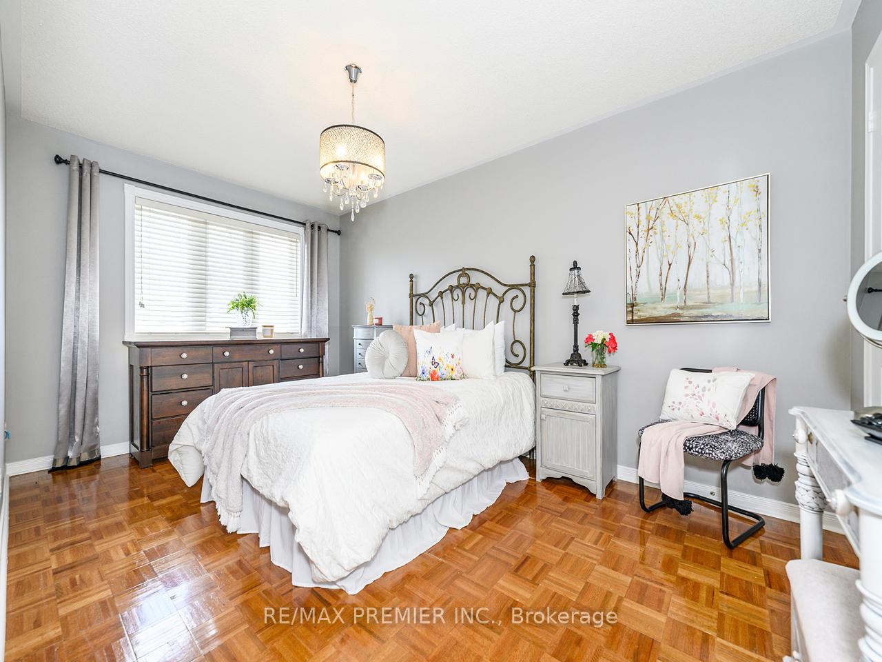 Photo 23 of 129 View North Court, Vaughan, West Woodbridge — HOMEH