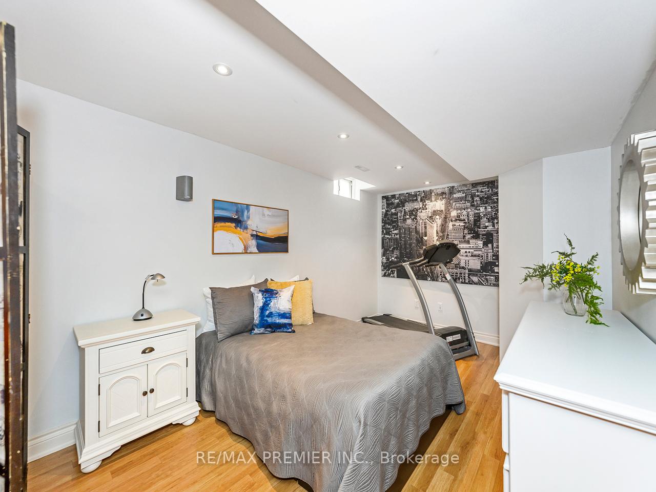 Photo 27 of 129 View North Court, Vaughan, West Woodbridge — HOMEH